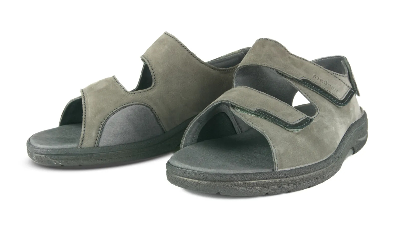 Der MONDO Nubuk+StretchVelour Schuh in Granit ist seitlich abgebildet, zeigt seine elegante Form und das weiche Material. Ideal für Komfort und Stil.