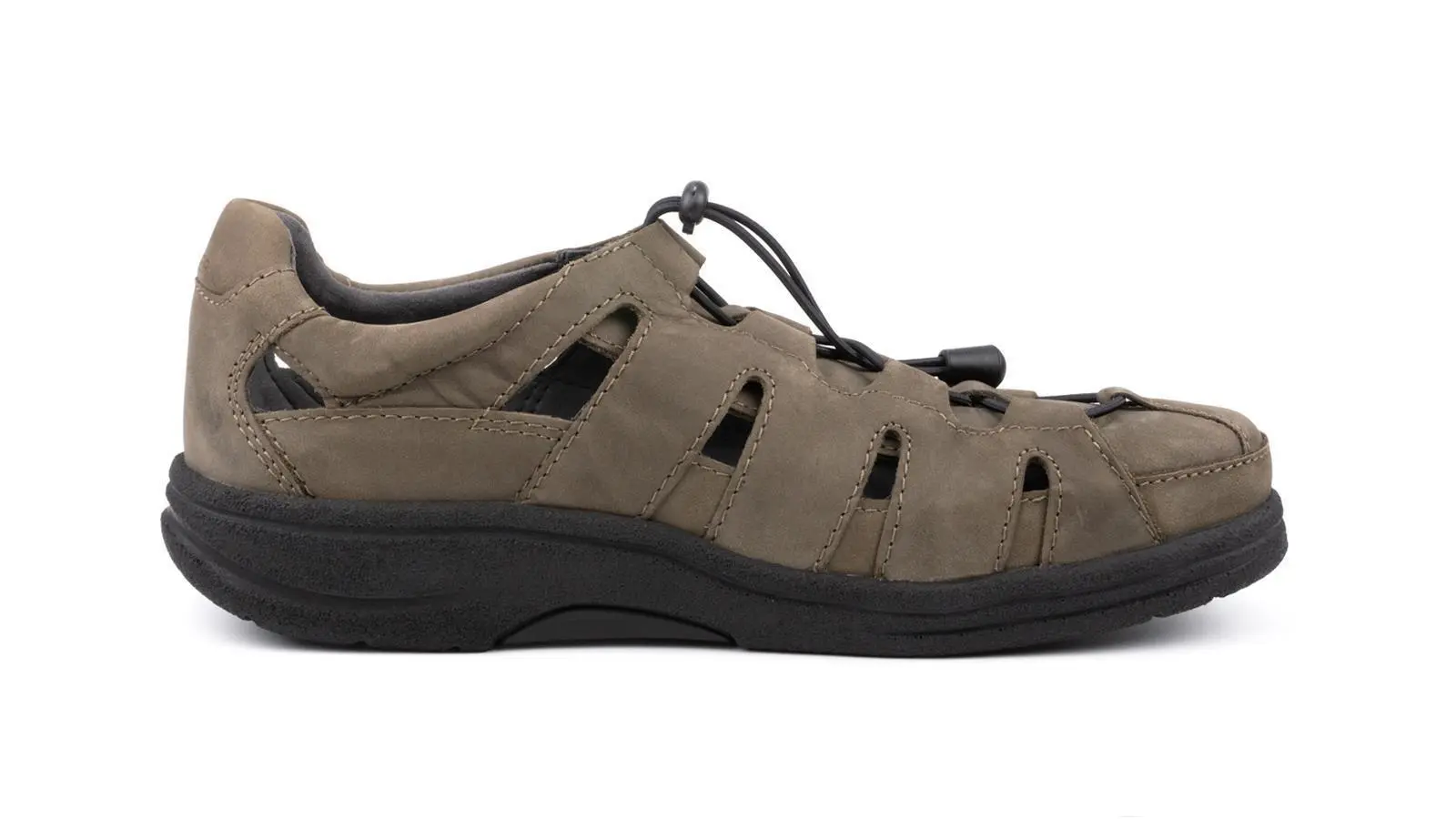 Der Schuh OSKAR aus FettNubuk in Borke zeigt sich elegant und bequem, auf einem weißen Hintergrund präsentiert.